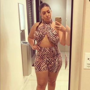 Fashion Nova Zebra Romper, size Large